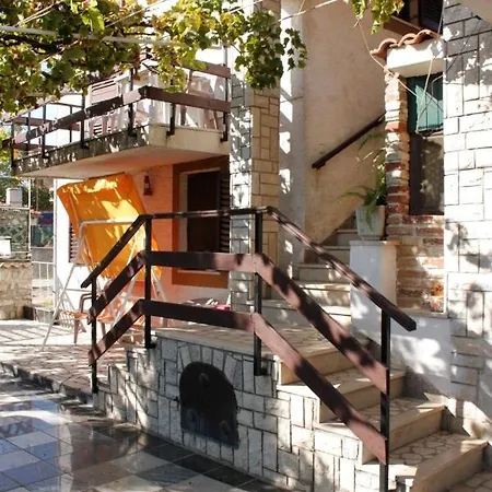 Apartments With A Parking Space Stinjan, Pula - 7253 Apartment Pula