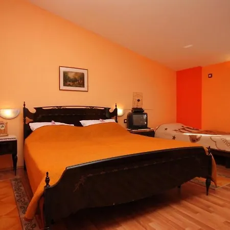 Apartments With A Parking Space Stinjan, Pula - 7253 Apartment *