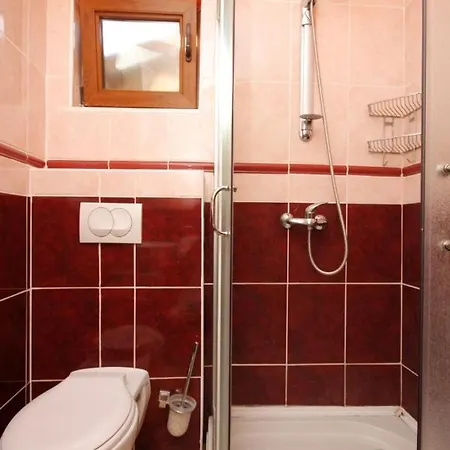 Apartment Apartments With A Parking Space Stinjan, Pula - 7253 Pula