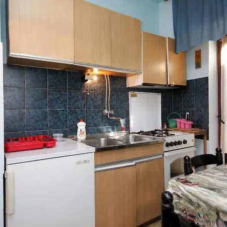 Apartments With A Parking Space Stinjan, Pula - 7253 Apartment Pula