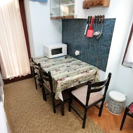 Apartment Apartments With A Parking Space Stinjan, Pula - 7253 Pula