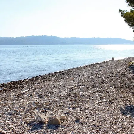 Apartments With A Parking Space Stinjan, Pula - 7253 *