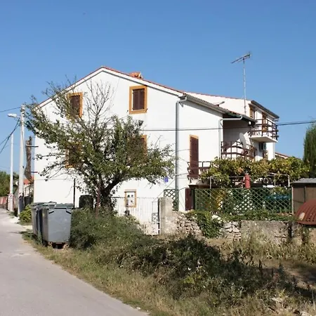 Apartments With A Parking Space Stinjan, Pula - 7253 * Pula