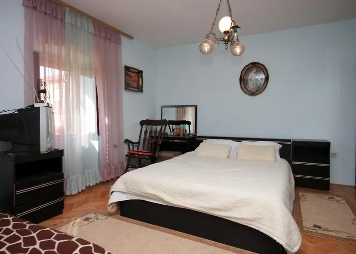 Apartments With A Parking Space Stinjan, Pula - 7253 *