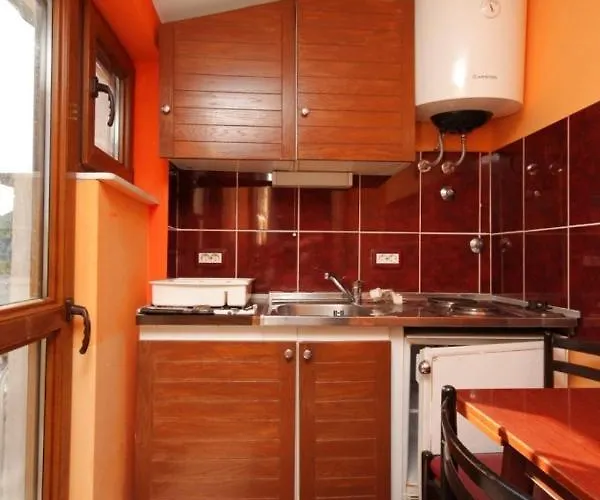 Apartments With A Parking Space Stinjan, Pula - 7253 Pula