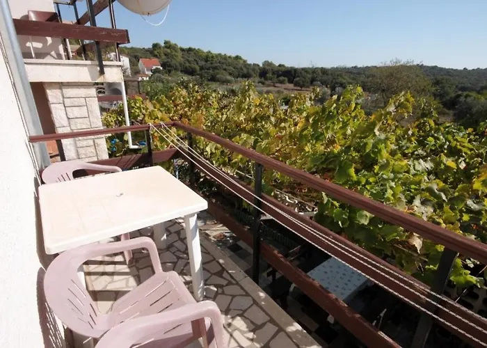 Apartments With A Parking Space Stinjan, Pula - 7253 Apartment Pula