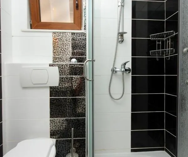 Apartments With A Parking Space Stinjan, Pula - 7253 * Pula