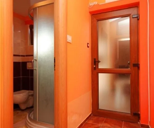 Apartments With A Parking Space Stinjan, Pula - 7253 Pula