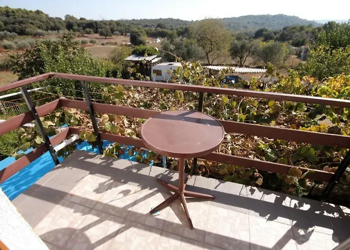 Apartments With A Parking Space Stinjan, Pula - 7253 * Pula