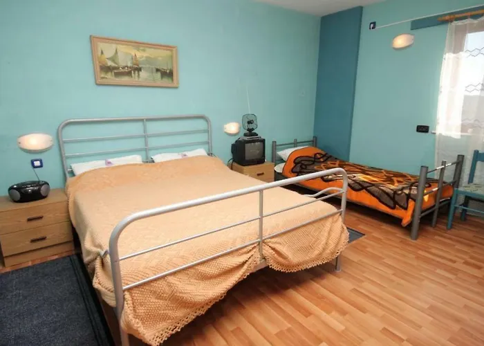 With A Parking Space Stinjan, - 7253