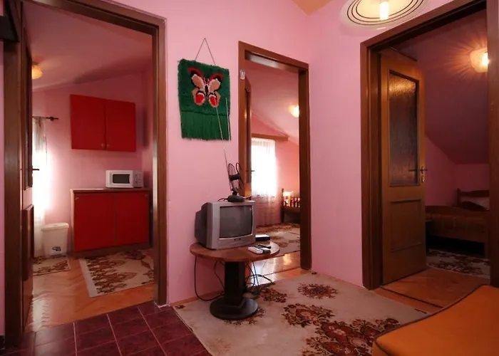 Apartment Apartments With A Parking Space Stinjan, Pula - 7253 *